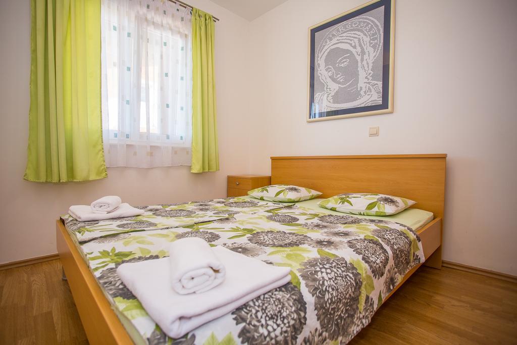 Apartments Mira Kaštela Buitenkant foto